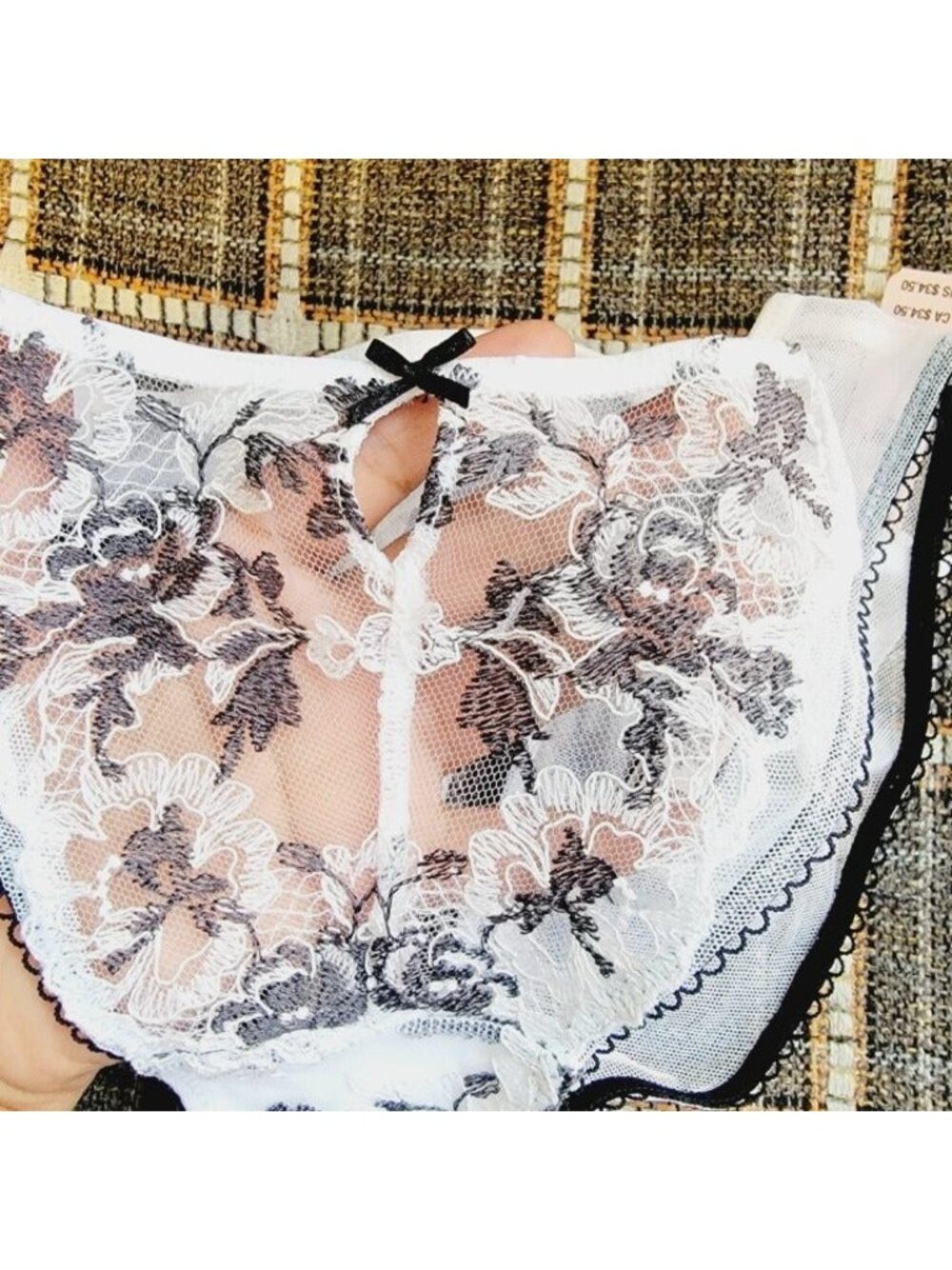 ⭐Victoria's Secret Size M White Embroidered Lace Cheekini Panties Keyhole Cutout - Picture 5 of 6